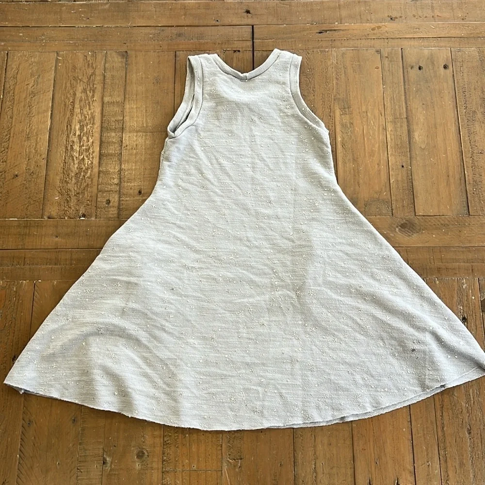 N/A gray gauze